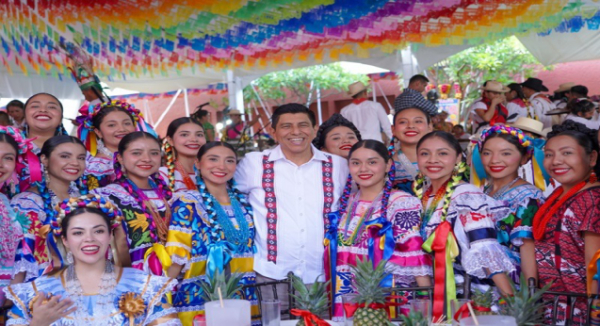 Refrendan las 16 etnias y el pueblo afromexicano sus lazos de fraternidad en la tradicional Comida de la Hermandad