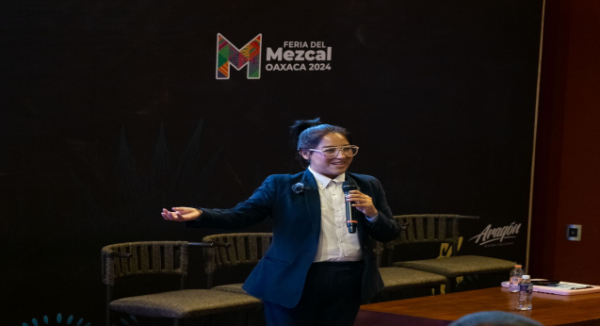 Coordina Sedeco y BBVA talleres financieros en la Feria del Mezcal 2024