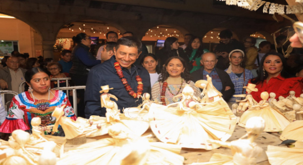 Creatividad y orgullo oaxaqueño brillan en la edición 128 de la Noche de Rábanos