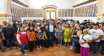 Ray Chagoya sostiene diálogo con comerciantes del Mercado de Abasto