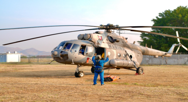 Helicópteros de Sedena y Marina combaten incendios forestales en Oaxaca