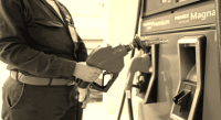 Reabastecen de gasolina a estaciones de servicio en Oaxaca
