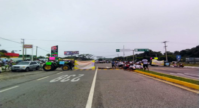 Ofrecen Gobierno Federal y Estatal, mesa de atención a Bajos de Coyula y El Arenal