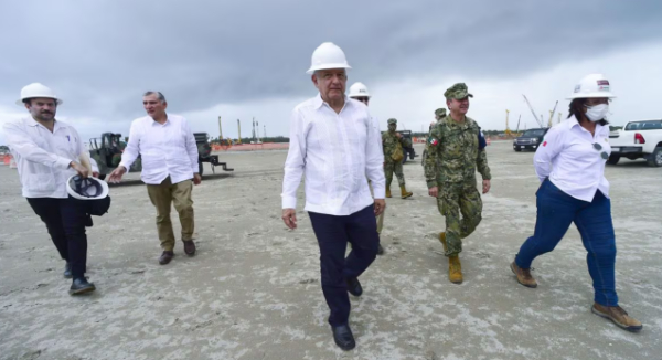 López Obrador propone seguir con su rescate a Pemex y advierte de la “dependencia extranjera” en energías limpias
