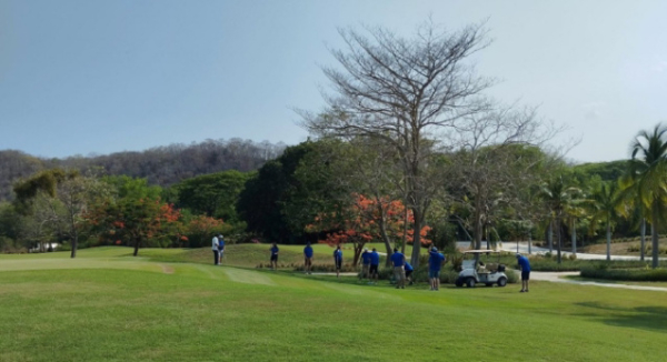 La concesión del campo de golf ubicado en Huatulco, Oaxaca, se otorgó en agosto de 2012 a Producciones Especializadas, filial del conglomerado TV Azteca. Foto: Facebook Las Parotas Club de Golf Huatulco.