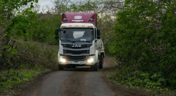 Envía Ceabien agua potable a comunidades de la Costa afectadas por huracán Erick