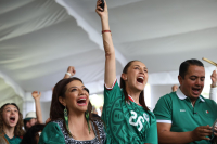 Claudia Sheinbaum acompaña a la ciudadanía en la transmisión del México vs Sudáfrica por la inauguración del Mundial 2026 en el deportivo Hermanos Galeana