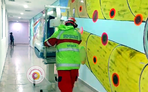 Instruye Gobernador a Protección Civil atender inundación en Hospital de la Niñez Oaxaqueña