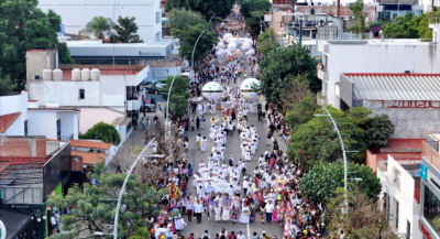 Cautiva Primer Desfile de Delegaciones que anuncia el Lunes del Cerro de la Guelaguetza 2025