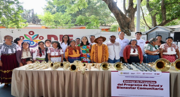 Entrega Irma Bolaños instrumentos musicales en beneficio de niñas, niños y adolescentes