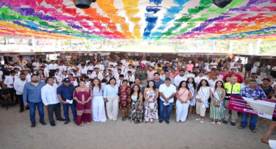 Gobierno de Oaxaca reactiva economía en Punta Zicatela: inaugura festival y entrega más de 1.3 mdp en créditos