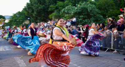 Algarabía, música, danza y tradición inundan las calles del Centro Histórico durante la primera Calenda de las Culturas