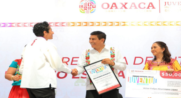 Con entrega del Premio Estatal de la Juventud 2025, Gobernador de Oaxaca reconoce fuerza transformadora de este sector