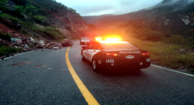 Informan derrumbes en la Carretera Federal 190, tramo Tlacolula de Matamoros - El Camarón