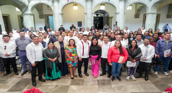 Entrega Gobernador de Oaxaca constancias de liberación a 121 personas indígenas y de escasos recursos privadas de su libertad