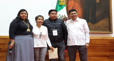 Oaxaca a la vanguardia, brinda seguridad social a periodistas y voceadores