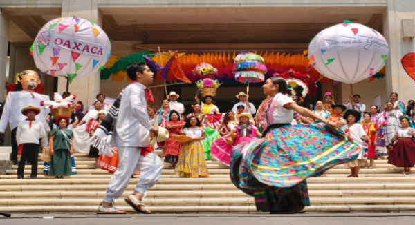 Presentan programa de la Guelaguetza 2024, en Ciudad de México