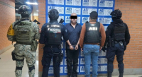 Ejecuta Fiscalía de Oaxaca orden de aprehensión contra conductor de taxi por homicidio en Huajuapan; el imputado fue trasladado a la capital