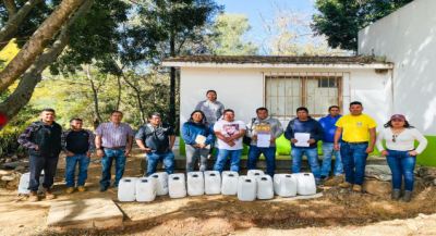 Entrega Coesfo producto biológico para saneamiento en comunidades de la Sierra de Juárez y Valles Centrales