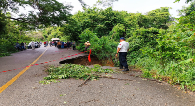 Deslave en ambos carriles de la carretera federal 147 Tuxtepec-Matías Romero