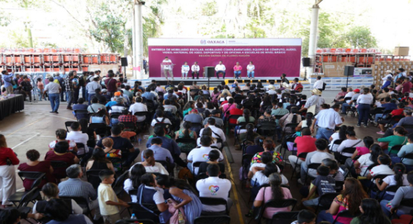 Entrega Salomón Jara más de 7 mdp en material escolar a escuelas de la Sierra de Flores Magón