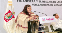 Otorga Salomón Jara financiamiento a personas voceadoras de Oaxaca para la preservación de este oficio