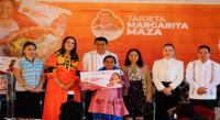 Encabeza Gobernador Salomón Jara Cruz entrega de Tarjeta Margarita Maza a jefas de familia de las ocho regiones