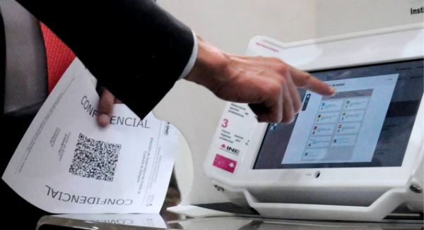 INE registra más de 200 mil solicitudes para votar desde el extranjero