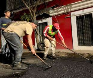 Refuerza Municipio de Oaxaca de Juárez trabajos de bacheo en distintos puntos de la ciudad