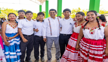 Con obras de infraestructura educativa, mejora Gobierno del Bienestar aprendizaje de las adolescencias en Santa María Tonameca