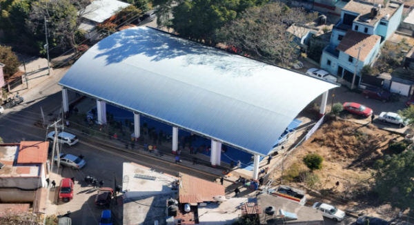 Construye Gobierno de Salomón Jara tres techados en Oaxaca de Juárez para fomentar actividades deportivas, culturales y de esparcimiento