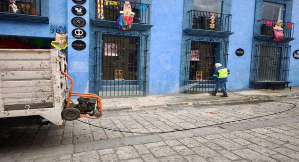 Mantienen labores de limpieza en el Centro Histórico durante actividades de la Guelaguetza