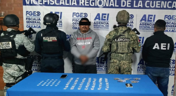 Fiscalía de Oaxaca detiene a una persona en flagrancia y asegura dosis de cristal y mariguana en San Juan Bautista Valle Nacional