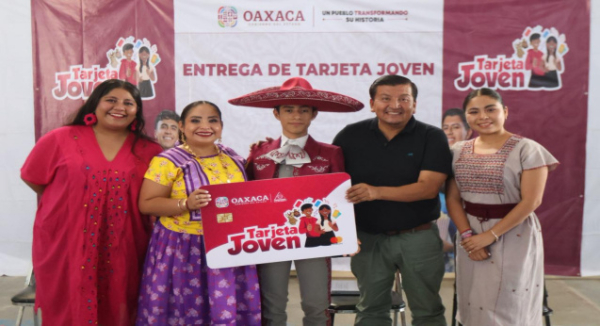 Entrega Gobierno de Oaxaca Tarjetas Joven en Zimatlán de Álvarez