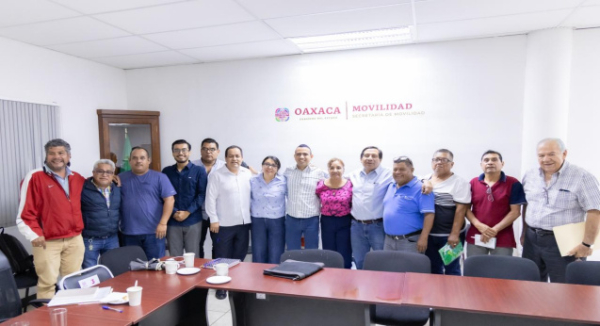 Avanza diálogo entre Semovi y representantes de taxistas