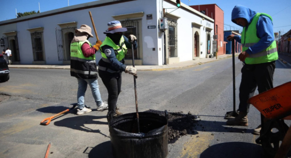 Refuerza Gobierno Municipal de Oaxaca de Juárez acciones de bacheo en vialidades estratégicas
