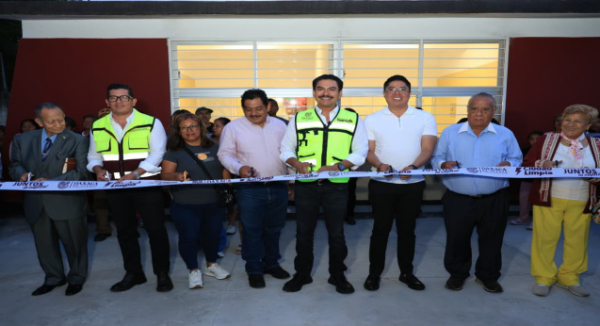 Ray Chagoya entrega nueva aula en primaria de Santa Rosa Panzacola