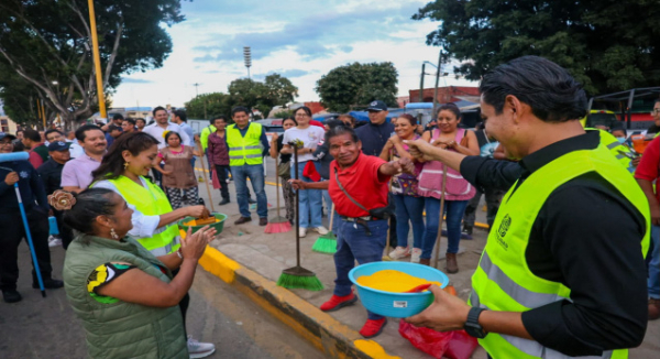 Tequio mejora imagen de la Central de Abasto de Oaxaca de Juárez