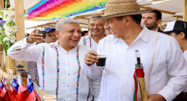 Refrenda Salomón Jara compromiso con cafeticultores para impulsar producción y comercialización del aromático