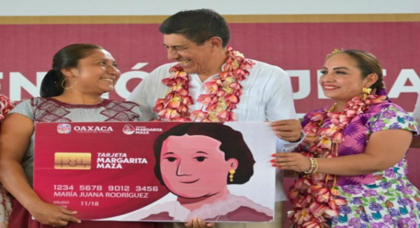 Entrega Salomón Jara apoyos de la Tarjeta Margarita Maza a 813 mujeres del Istmo