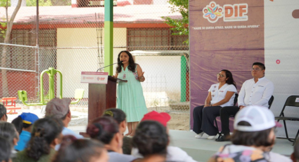 DIF Oaxaca acerca apoyos de bienestar e inclusión a familias de Santa Rosa Panzacola