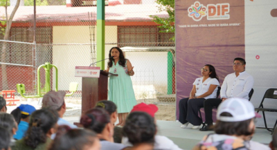 DIF Oaxaca acerca apoyos de bienestar e inclusión a familias de Santa Rosa Panzacola