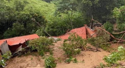 Oaxaca: Recuperan cuerpos de dos personas tras deslave en Coicoyán de las Flores