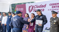 Ray Chagoya entrega ascensos y uniformes a elementos de la Policía Municipal de Oaxaca de Juárez