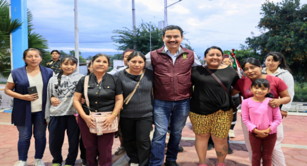 Ray Chagoya entrega Banco de Materiales en la colonia Presidentes de México