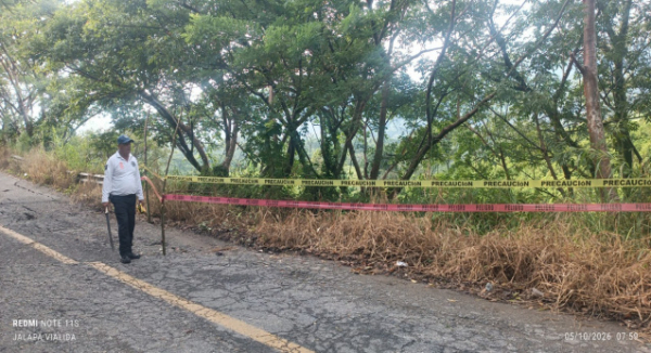 Atienden reblandecimiento de tierra en carretera federal 182; Protección Civil