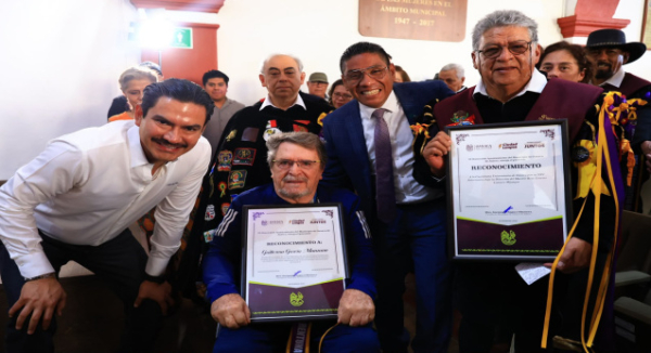 Cabildo de Oaxaca de Juárez reconoce 25 años de la Cuarentuna Universitaria