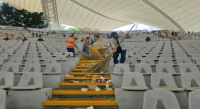 Cuadrillas de limpia preparan el Auditorio Guelaguetza para la edición vespertina de la Octava del Lunes del Cerro