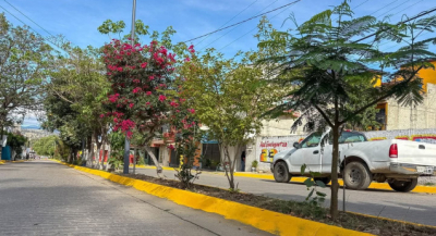 Vecinas y vecinos se suman al tequio en la colonia del Maestro