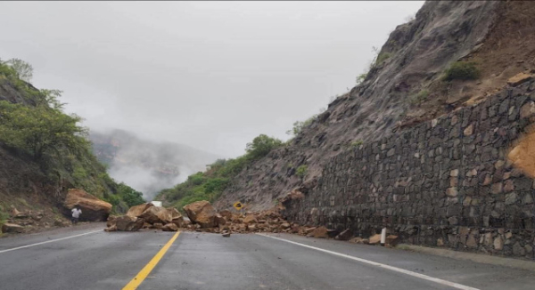 Protección Civil alerta desprendimiento de rocas en la autopista Cuacnopalan–Oaxaca